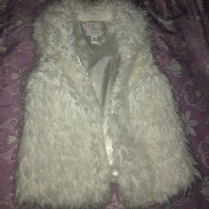 White Girls’ Faux Fur Vest Size 7/8